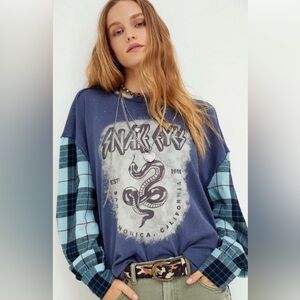 FREE PEOPLE WE THE FREE Taylor Graphic Tee Indigo‎ Combo Snake Eyes flannel M